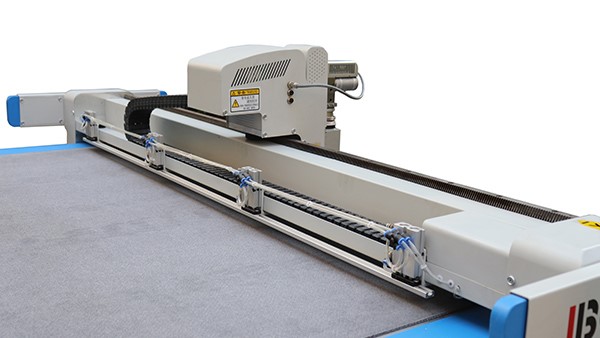 全自動不干膠切割機