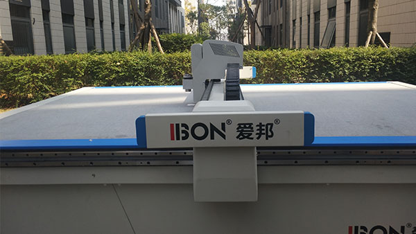 雙面羊絨裁剪機，皮草自動切割設備。